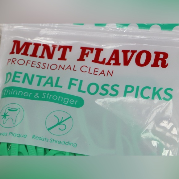 150 Count Mint Dental Floss Picks Thinner & Stronger Professional Clean 1 Pack - Picture 2 of 10